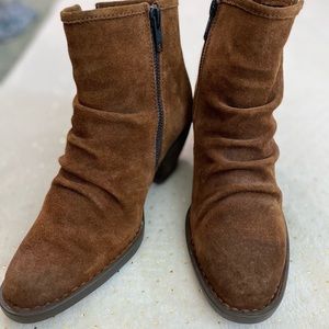 Brown booties😍